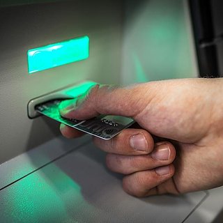 Назван срок прекращения платежей через Visa и Masterсard в России