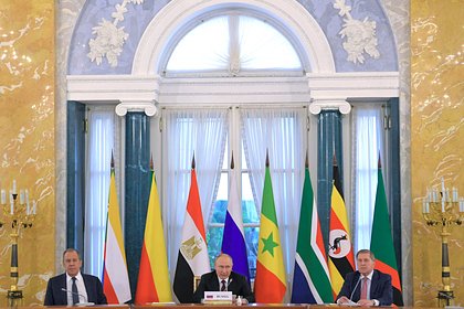 Песков рассказал о прогулке Путина и африканской делегации по Петергофу