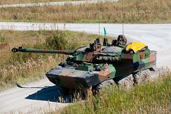 Российские военные захватили французский колесный танк
