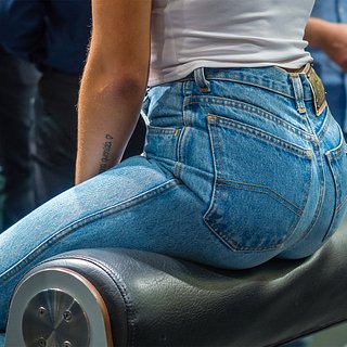 Девушки в джинсах и джинсовых шортах (30 фото)