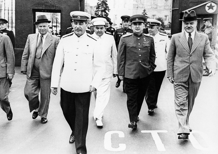 Хрущев, Сталин, Маленков, Берия, Молотов на Всесоюзном параде физкультурников, 12 августа 1945 года 