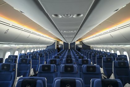 Стюардесса призвала пассажиров не делать одну отвратительную вещь в самолете
