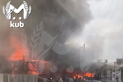Крупный пожар в российском супермаркете сняли на видео