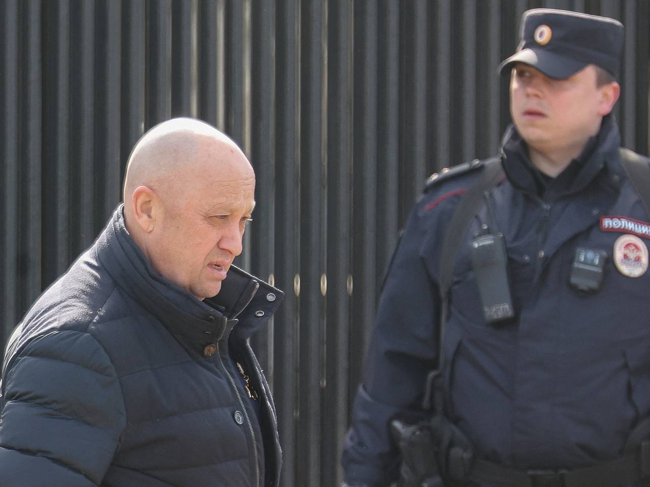 ФСБ завела на Пригожина дело о вооруженном мятеже. Он заявил об ударе военных по