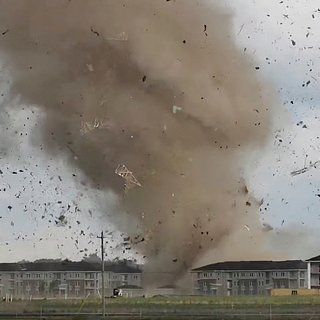 Торнадо разрушил десятки домов в США: Климат и экология: Среда обитания: Lenta.ru