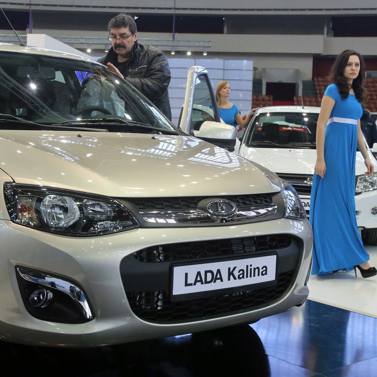 В России задумали ввести максимальную наценку на отечественные автомобили