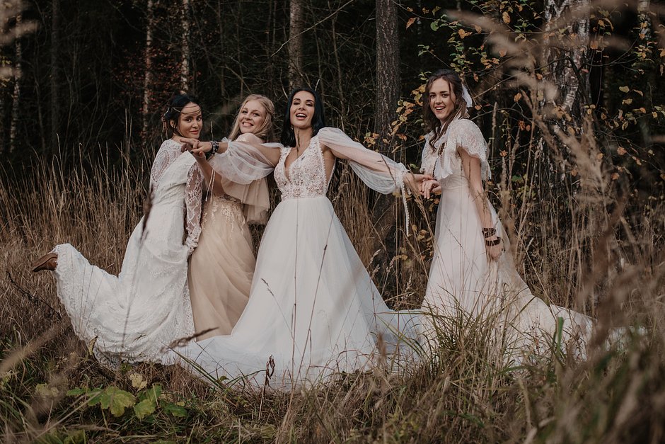 Современные невесты и их подружки выбирают природные оттенки платьев