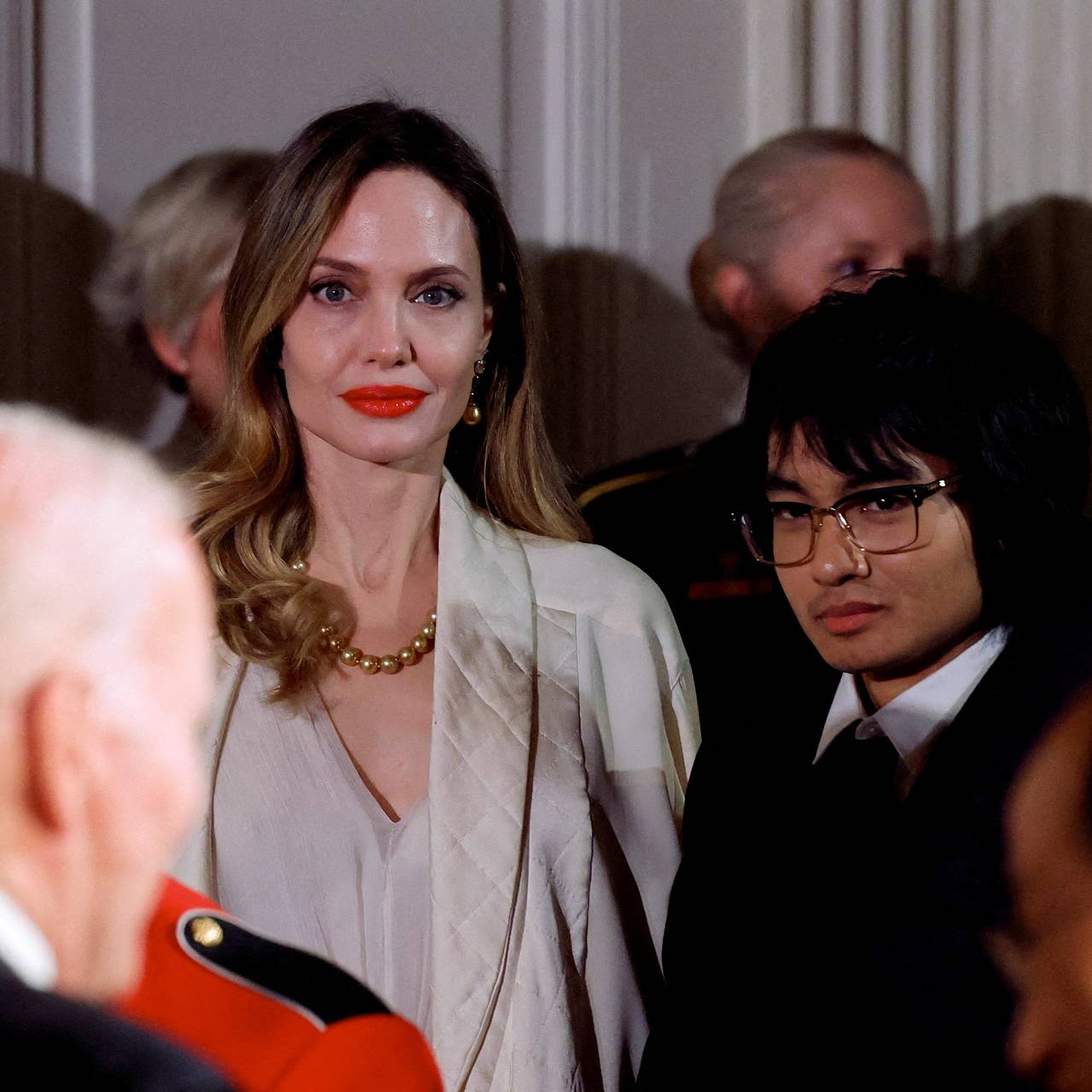 Анджелина Джоли раздевается для журнала (15 фото эротики)