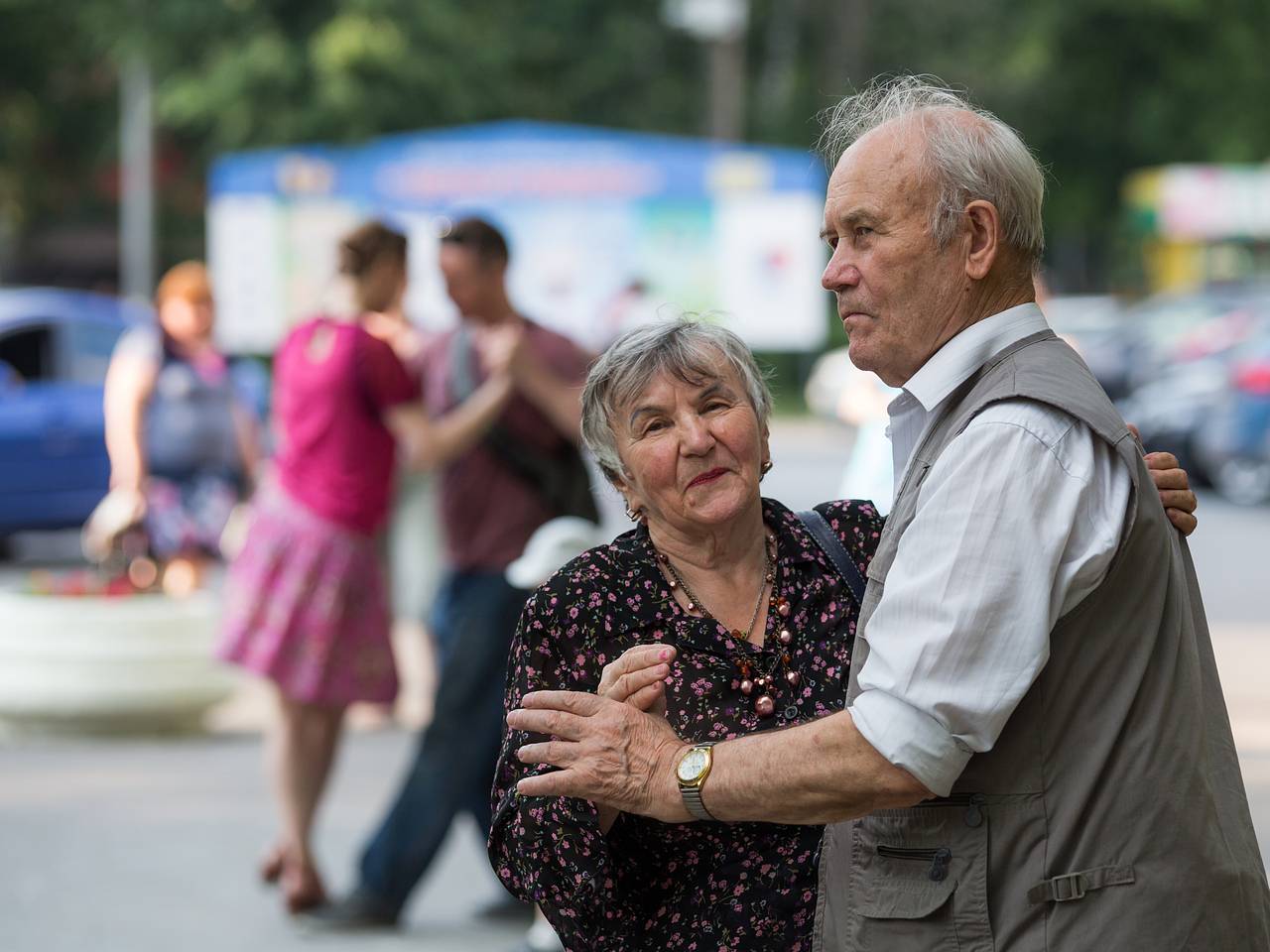 Голодные старики. Пожилые люди. Пенсионеры. Пожилые люди в России. Старики в России.