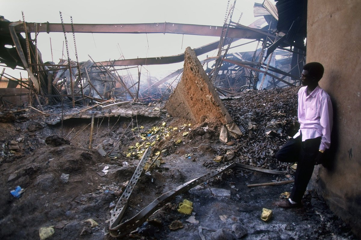 Руины фармацевтического завода «Аш-Шифа», предположительно, использовавшегося для производства химического оружия на деньги «Аль-Каиды», 1 августа 1998 года