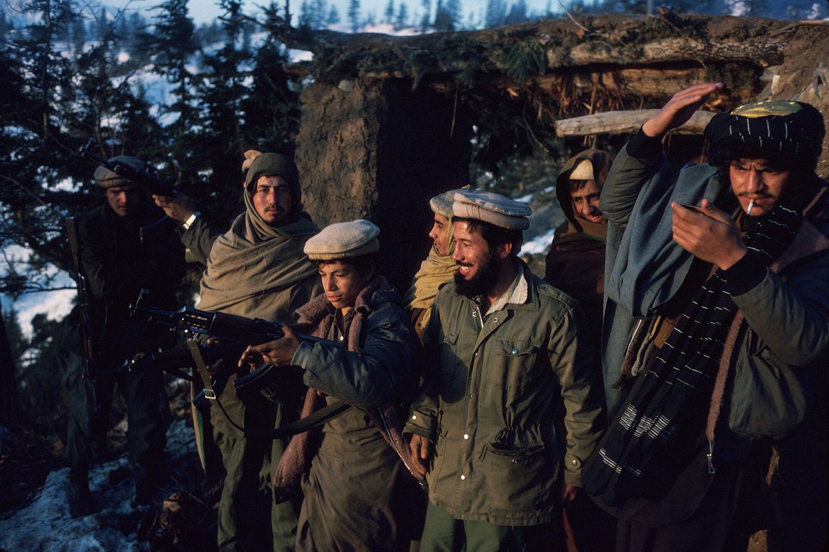 Афганские повстанцы на отдаленной базе в горах Сафедкох, северо-запад Афганистана, 10 февраля 1988 года