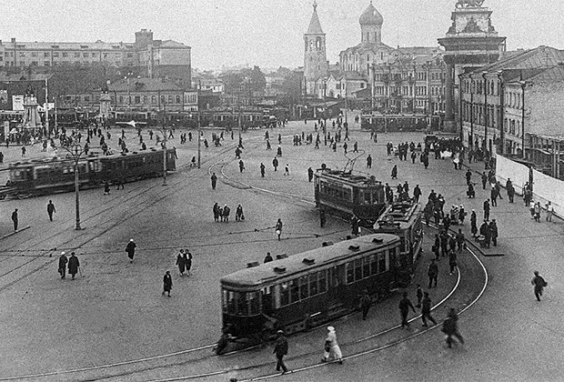 Площадь Белорусского вокзала в Москве. 30-е годы XX века