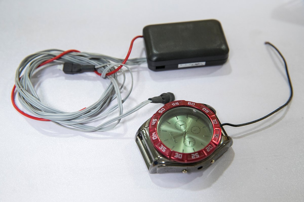 Беспроводное устройство для передачи информации, замаскированное под наручные часы