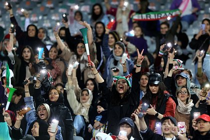 Женщинам в Иране разрешили посещать футбольные матчи впервые за 44 года
