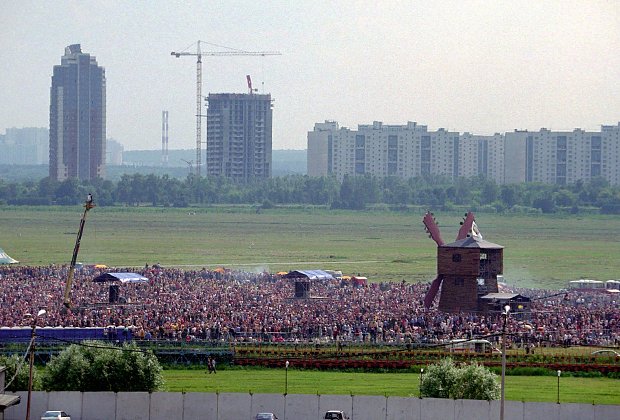 Рок-фестиваль «Крылья» на аэродроме «Тушино». 5 июля 2003 года