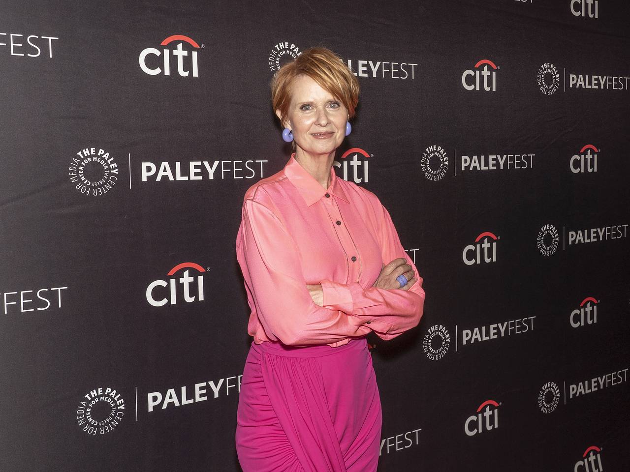 Әйелдер фотода шешіну Ресейдің әйгілі бисексуал әйелдері