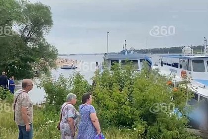 Появилось видео столкновения российского туристического теплохода с берегом