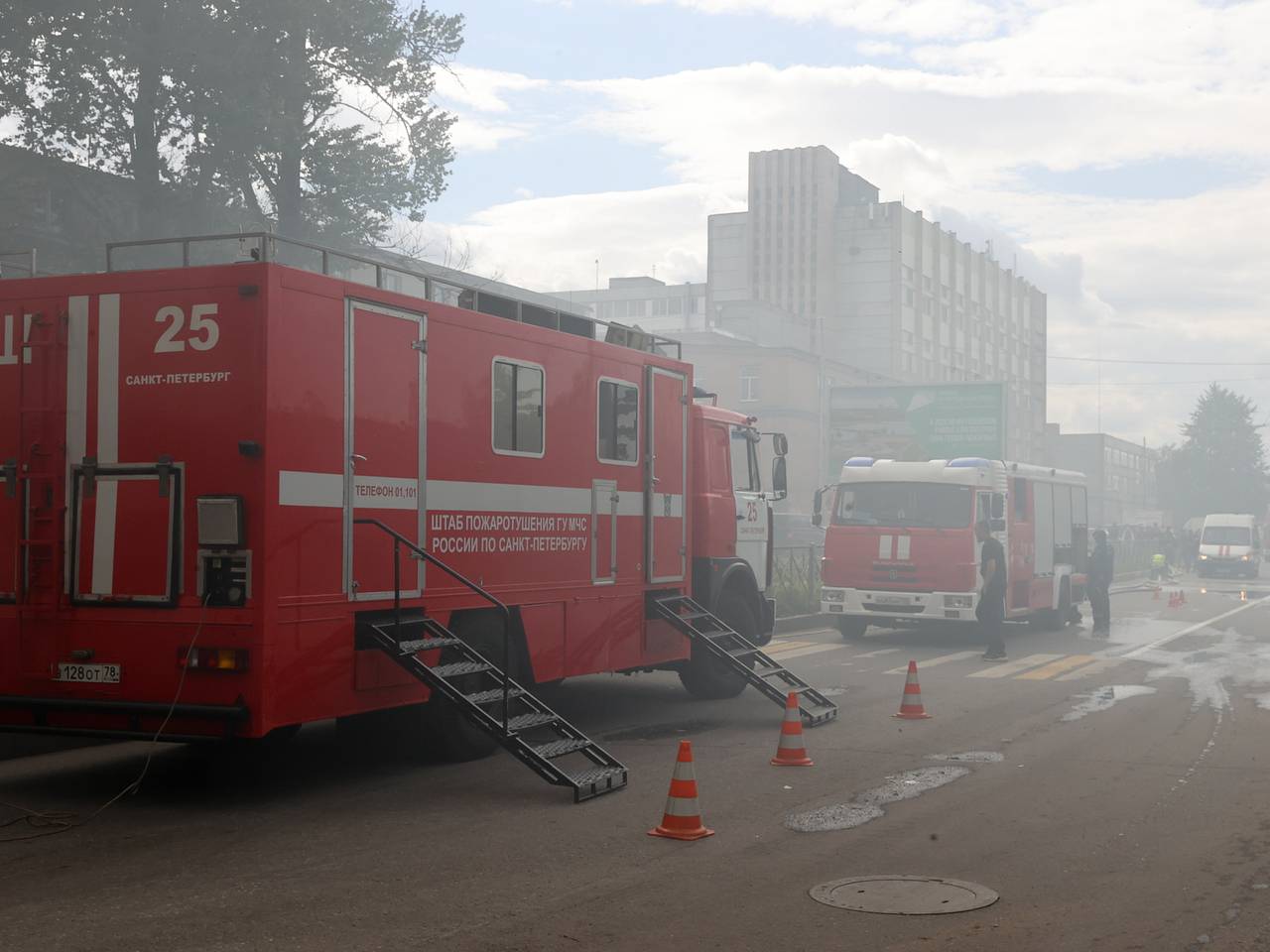 Пожар на складе с покрышками в Петербурге локализовали: Происшествия:  Россия: Lenta.ru