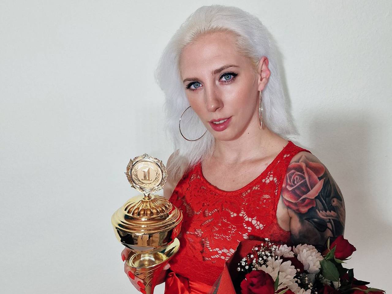 Победительница секс-чемпионата в Швеции показала кубок и рассказала о  мечте: Люди: Из жизни: Lenta.ru