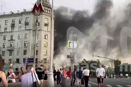 Из горящего кафе в центре Москвы начали эвакуировать более 100 человек