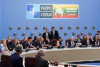 «Россия воспринимается ими как враг». Страны НАТО решили усилить оборону. Как прошел первый день саммита альянса? 