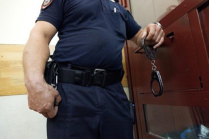 Бывшего российского полицейского осудят за получение взятки от матери фигурантки