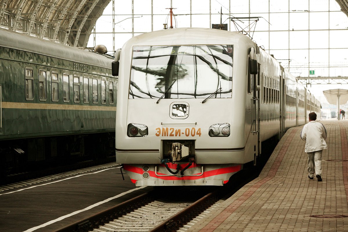 Отправление скоростной электрички по маршруту Киевский вокзал — аэропорт Внуково, 2005 год
