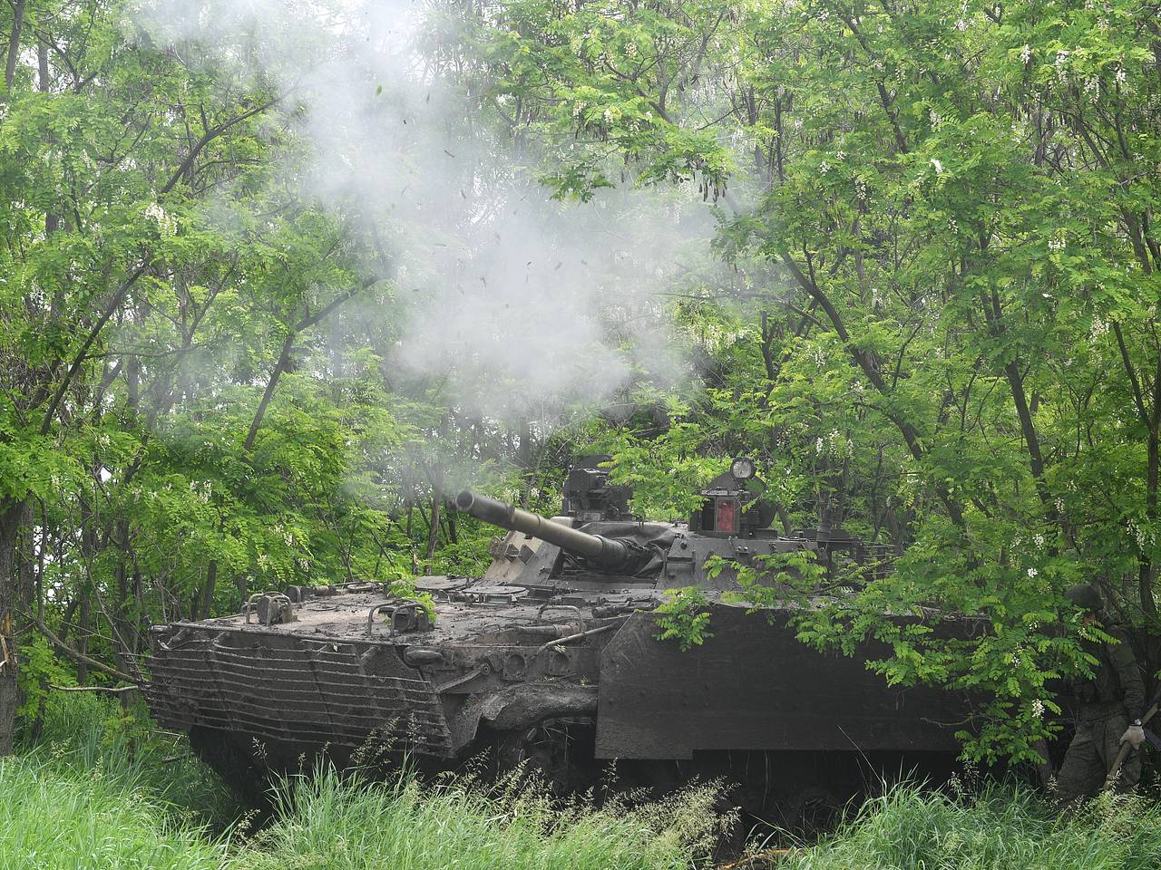 В Минобороны сообщили о срыве экипажем БМП-3 попытки наступления ВСУ:  Украина: Бывший СССР: Lenta.ru