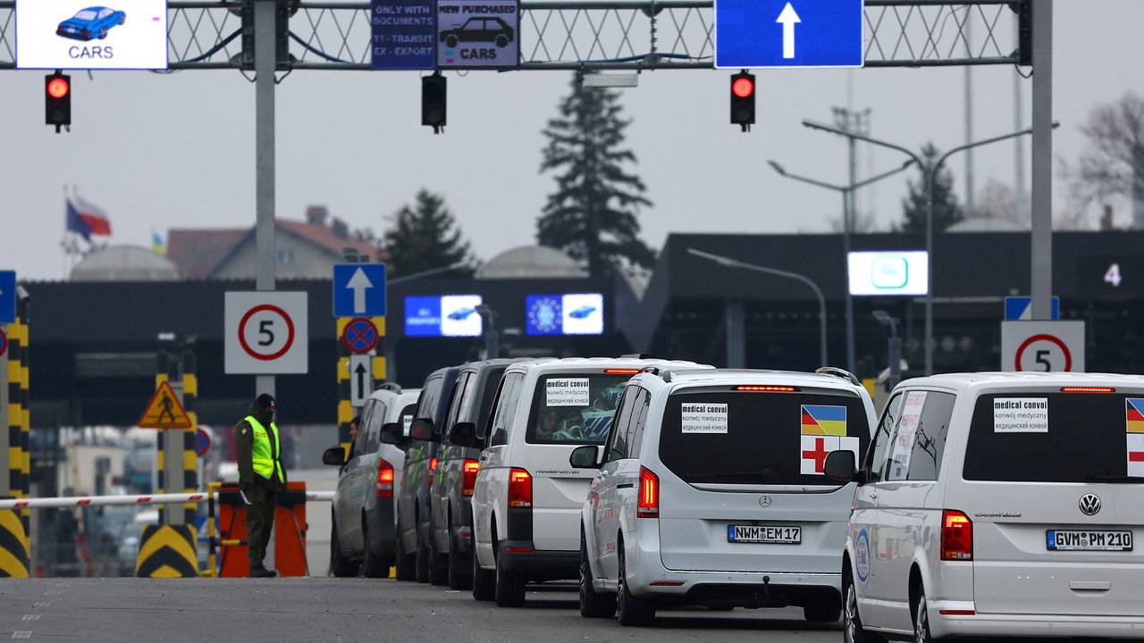 Таможенники в Германии попытались отобрать автомобиль россиян: Мир:  Путешествия: Lenta.ru