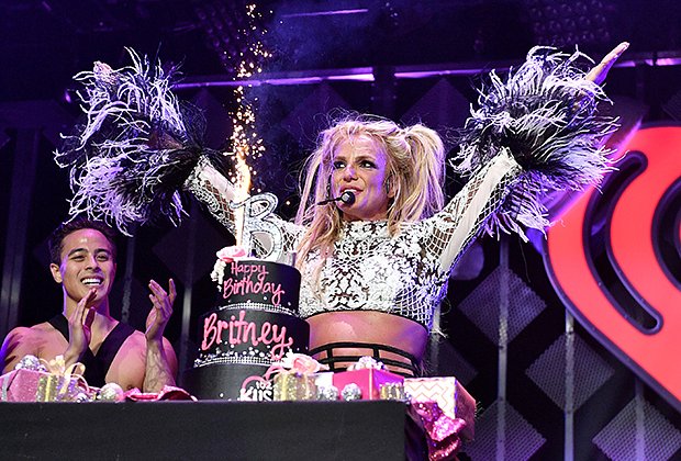 День рождения Бритни на концерте KIIS FM Jingle Ball, 2016 год