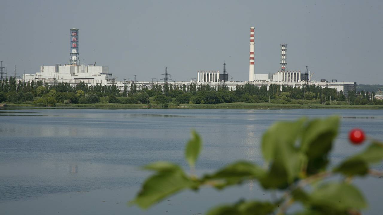 Обломки упавшего в городе-спутнике Курской АЭС дрона упали на жилой дом:  Происшествия: Россия: Lenta.ru