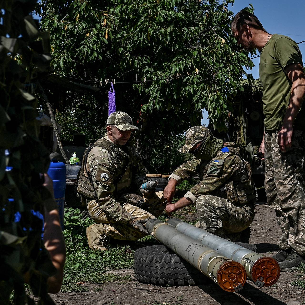 Пентагон сообщил о поставках Киеву кассетных боеприпасов из других стран.  Как повлияет передача оружия на ход конфликта?: Политика: Мир: Lenta.ru