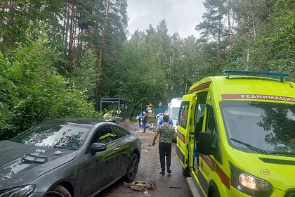 Российский подросток угнал у отца машину и устроил ДТП на остановке