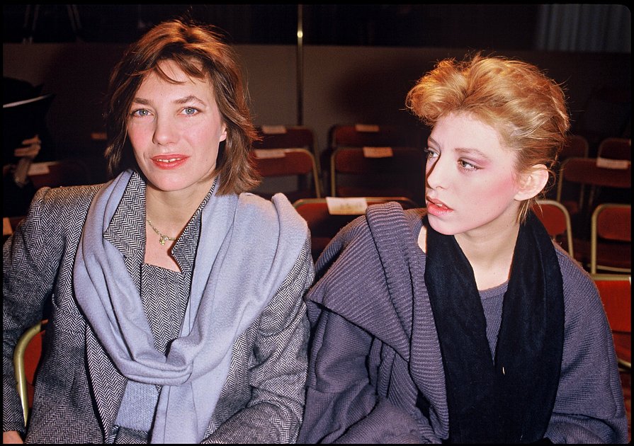 Джейн Биркин с дочерью Кейт Барри на модном показе в 1984 году