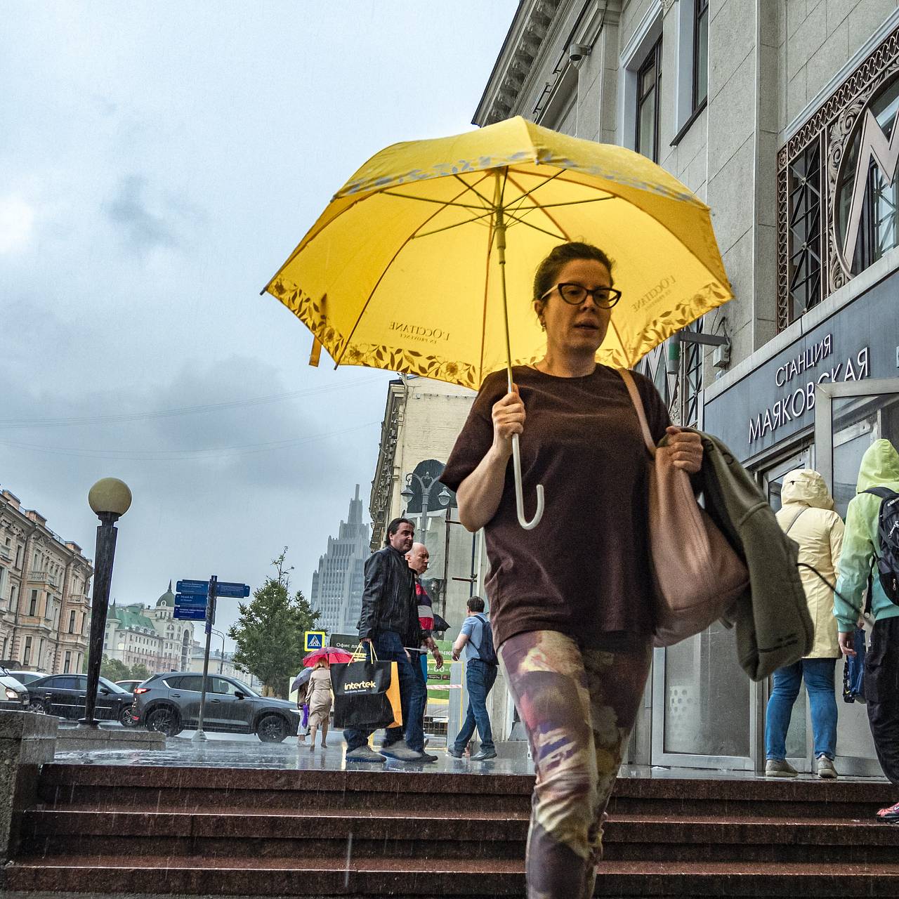 В чем ходят в москве сейчас по погоде женщины