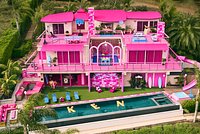 50 оттенков розового. По всему миру строят дома и квартиры в стиле Барби. Как в них жить?