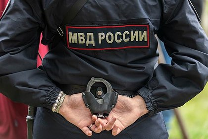 Россиянка попыталась дать 100 тысяч рублей полицейскому и попала под следствие