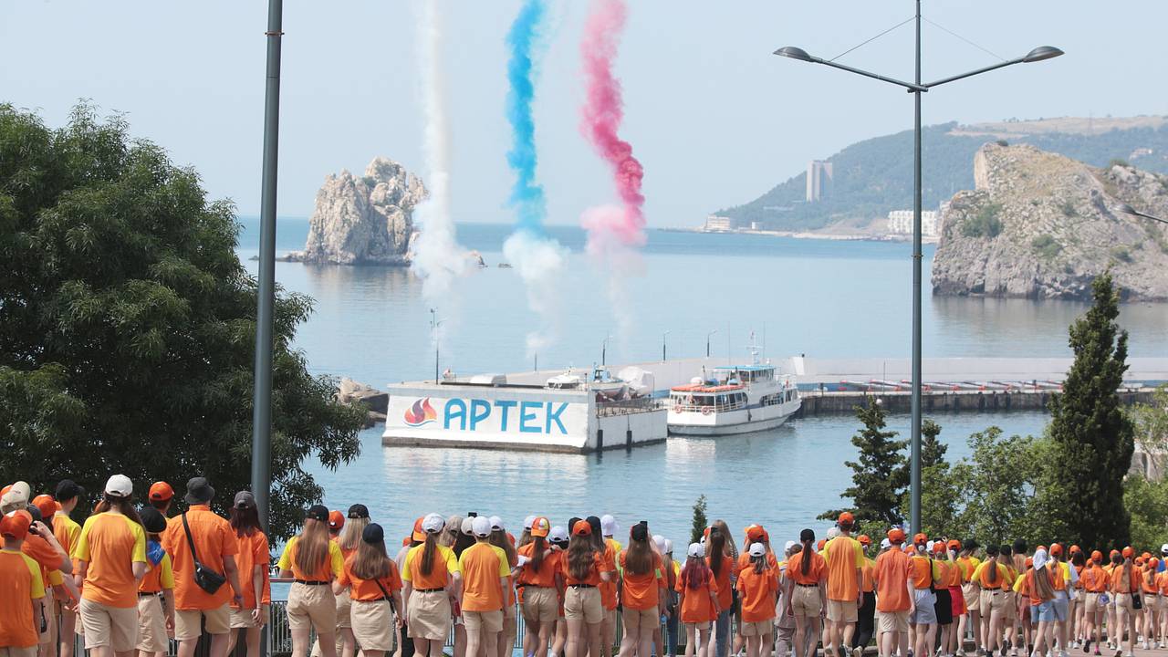 В Кремле оценили санкции Лондона против детского лагеря «Артек»: Политика:  Мир: Lenta.ru