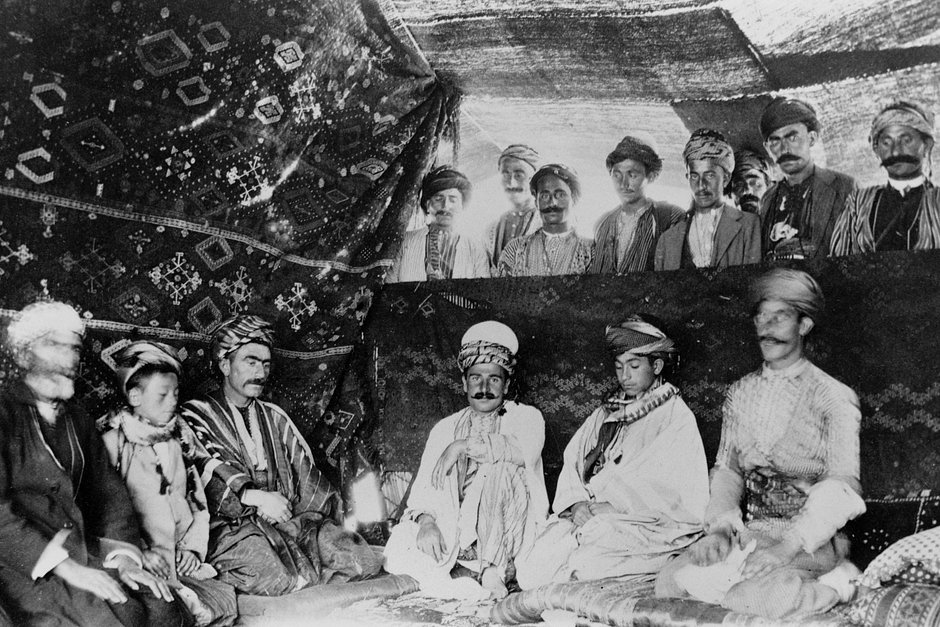 Представители Кавказской исламской армии в палатке в Курдистане, 1919 год