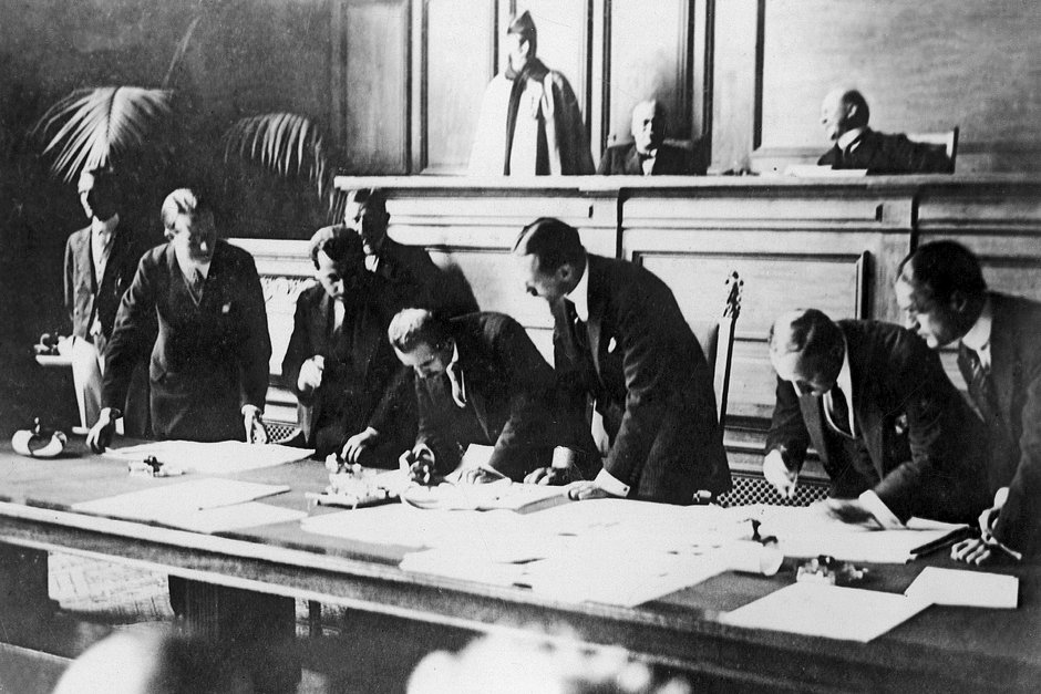 Подписание Лозаннского договора во Дворце Румин, Лозанна, Швейцария, 24 июля 1923 года