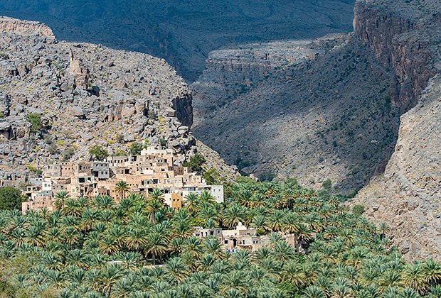 В Омане самый крупный горный массив — Каменные горы 