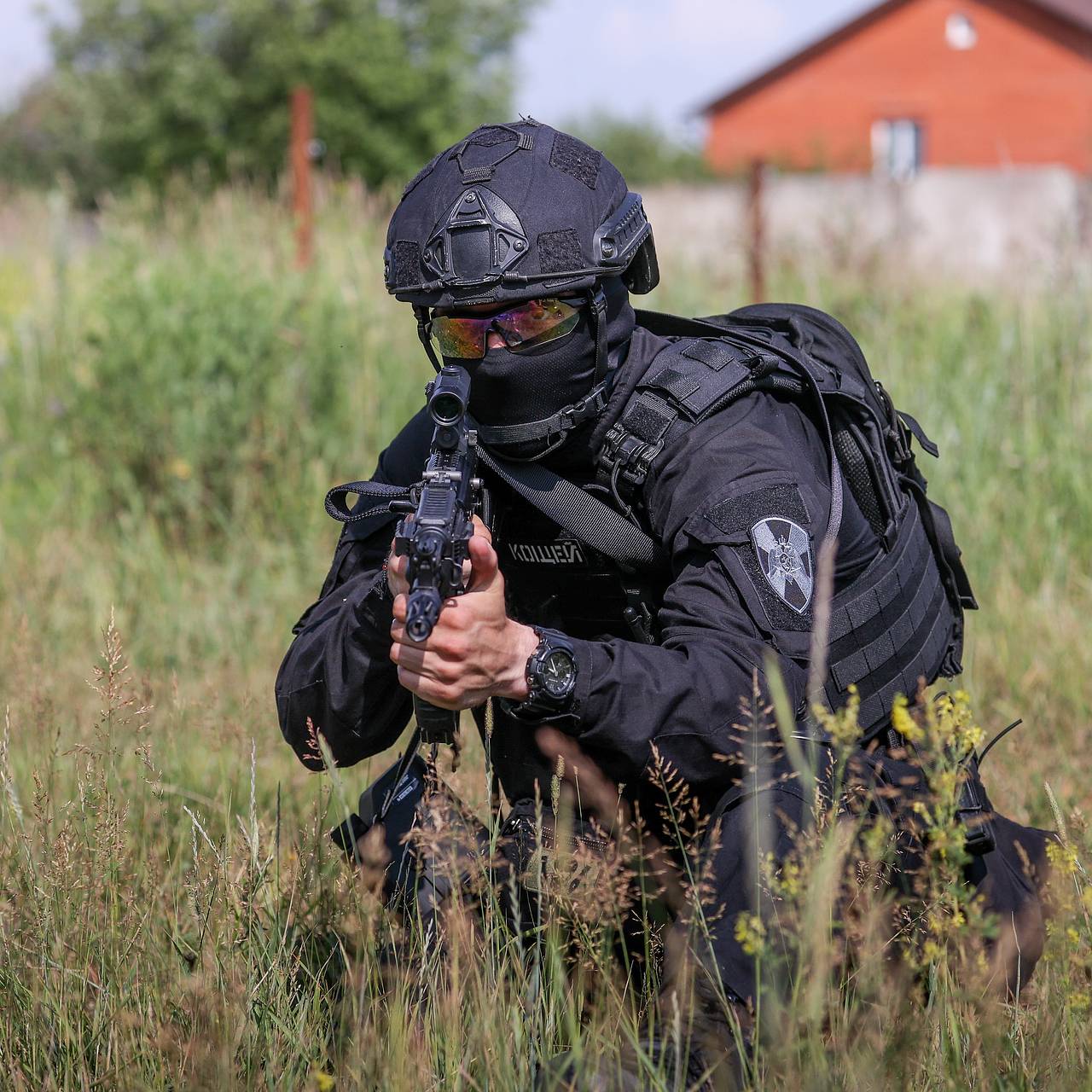 Захваченный вооруженным мужчиной дом в Подмосковье принадлежал Януковичу:  Украина: Бывший СССР: Lenta.ru