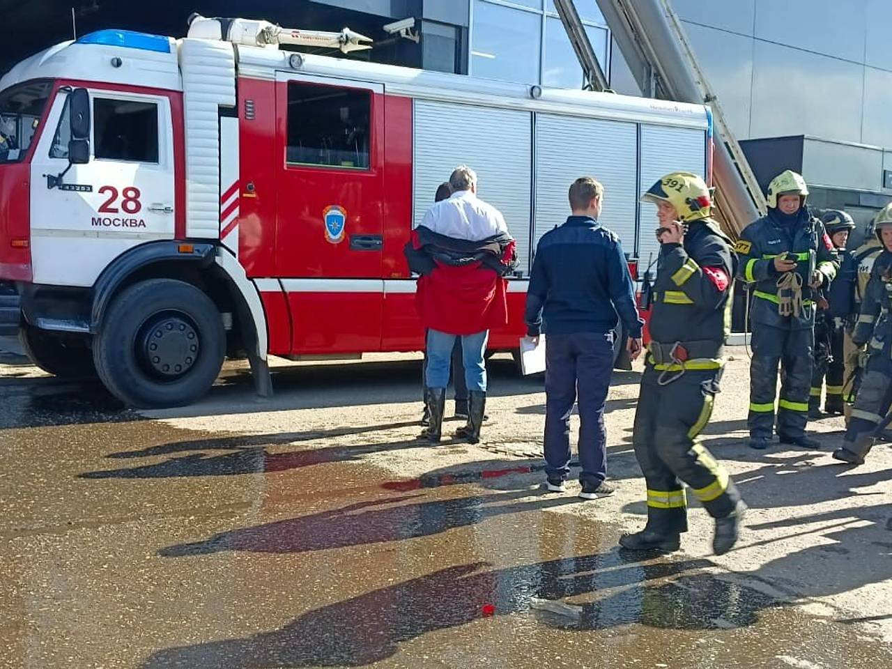 В МОЭК заявили о ликвидации последствий прорыва горячей воды в ТЦ «Времена  года»: Происшествия: Россия: Lenta.ru