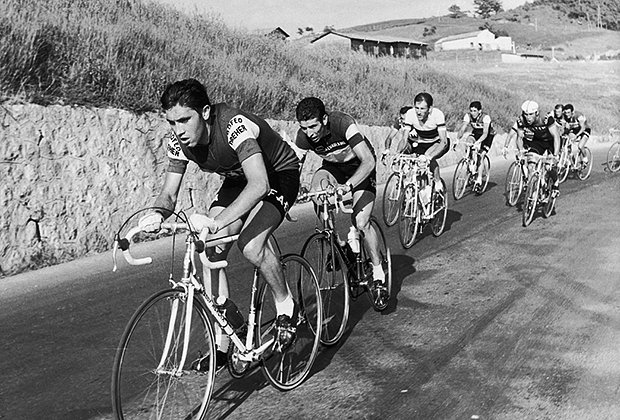 Эдди Меркс (слева)