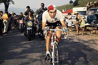 «Просто учитесь страдать» Как спортсмен с больным сердцем стал лучшим велогонщиком мира и за что его прозвали каннибалом?