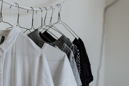 Раскрыт дешевый способ избавиться от складок на одежде после стирки