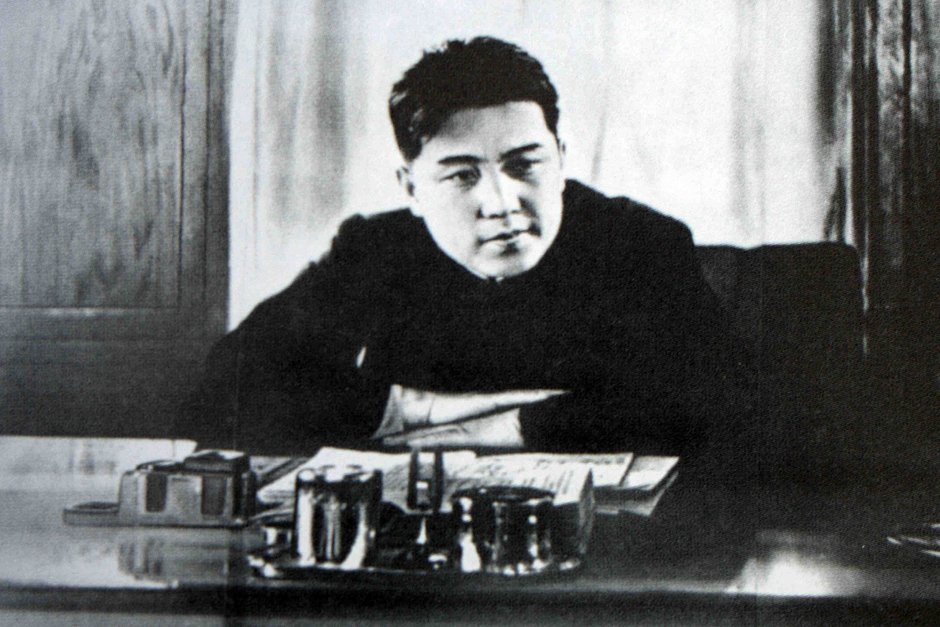 Ким Ир Сен в личном кабинете, конец 1940-х годов