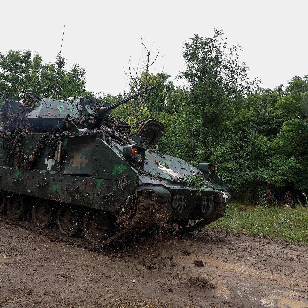 Российские военные уничтожили несколько БМП Bradley в Запорожской области:  Политика: Россия: Lenta.ru