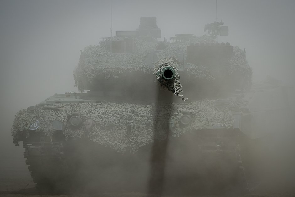 Основной боевой танк бундесвера Leopard 2 во время учений НАТО Griffin Storm, Литва, 26 июня 2023 года