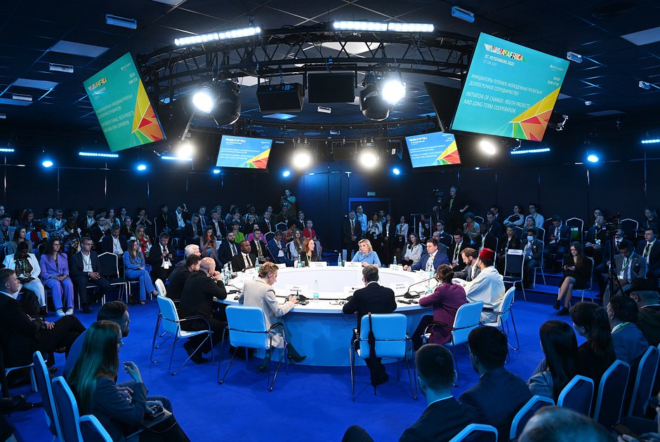 II саммит «Россия — Африка», сессия «Инициаторы перемен: молодежные проекты и долгосрочное сотрудничество»
